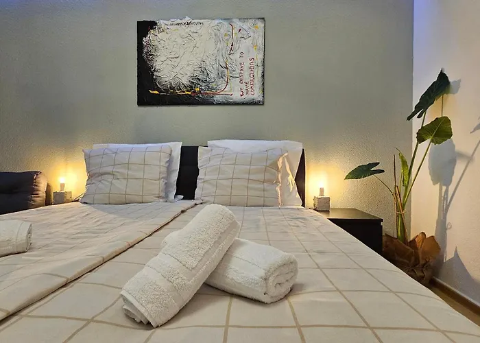 - Cozy Bedroom & Kitchen In The Heart Of The And Hauptbahnhof 伍珀塔尔