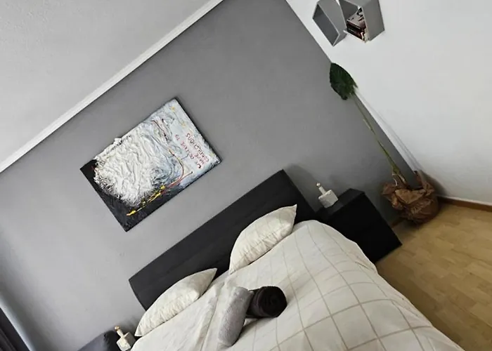 - Cozy Bedroom & Kitchen In The Heart Of The And Hauptbahnhof 伍珀塔尔